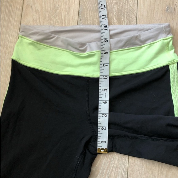 Lululemon Run Pace Tight Leggings in Black & Neon Green Size 4 - Picture 4 of 12